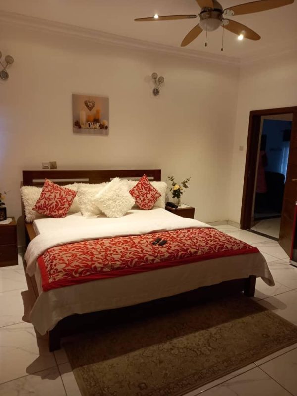 Executive Bedrooms - Image 8