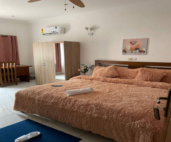 Deluxe Rooms - Image 2